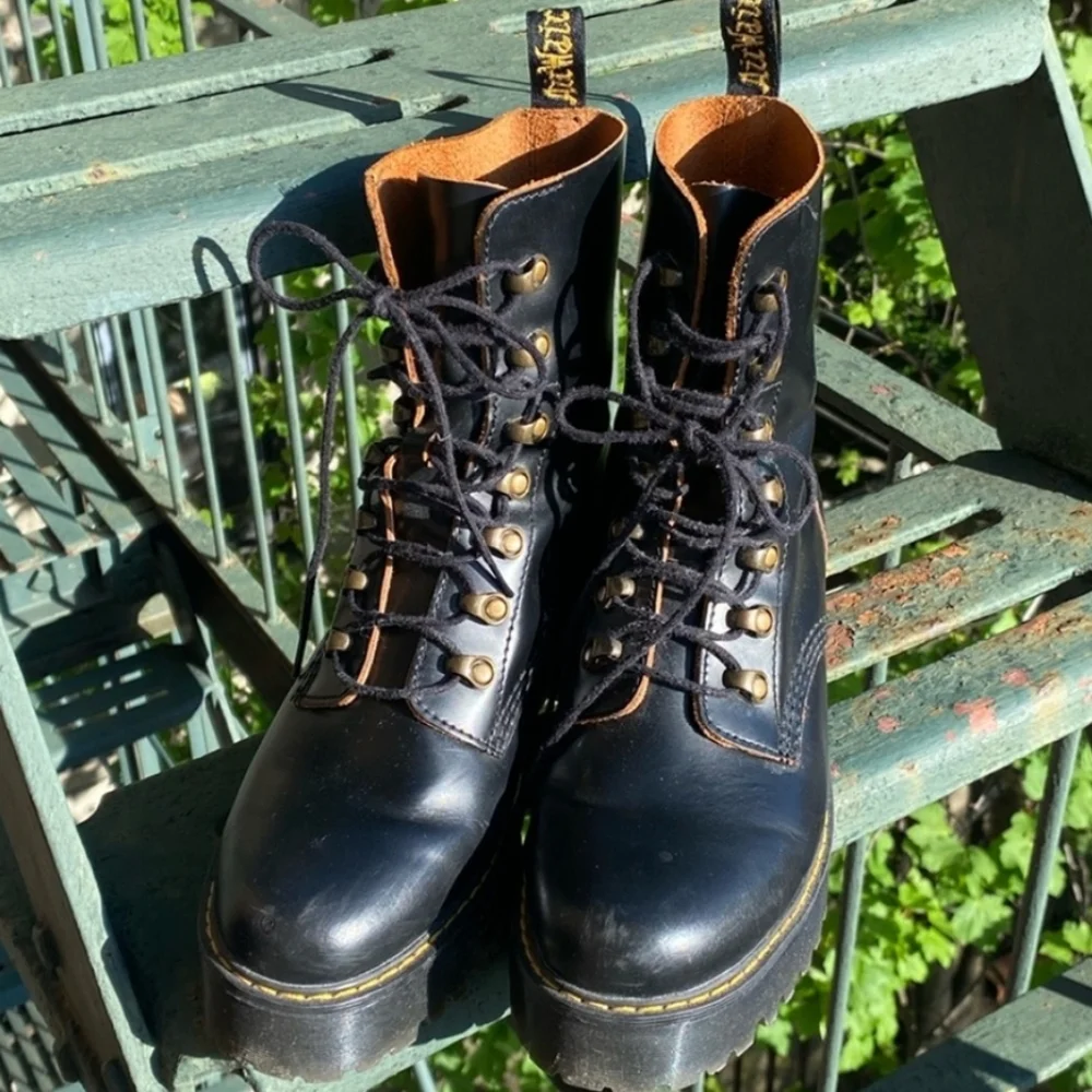 Dr. Martens Leona Mid Heel Platform Combat Boots, Docs High Heel Leather, 90s - Picture 5 of 16